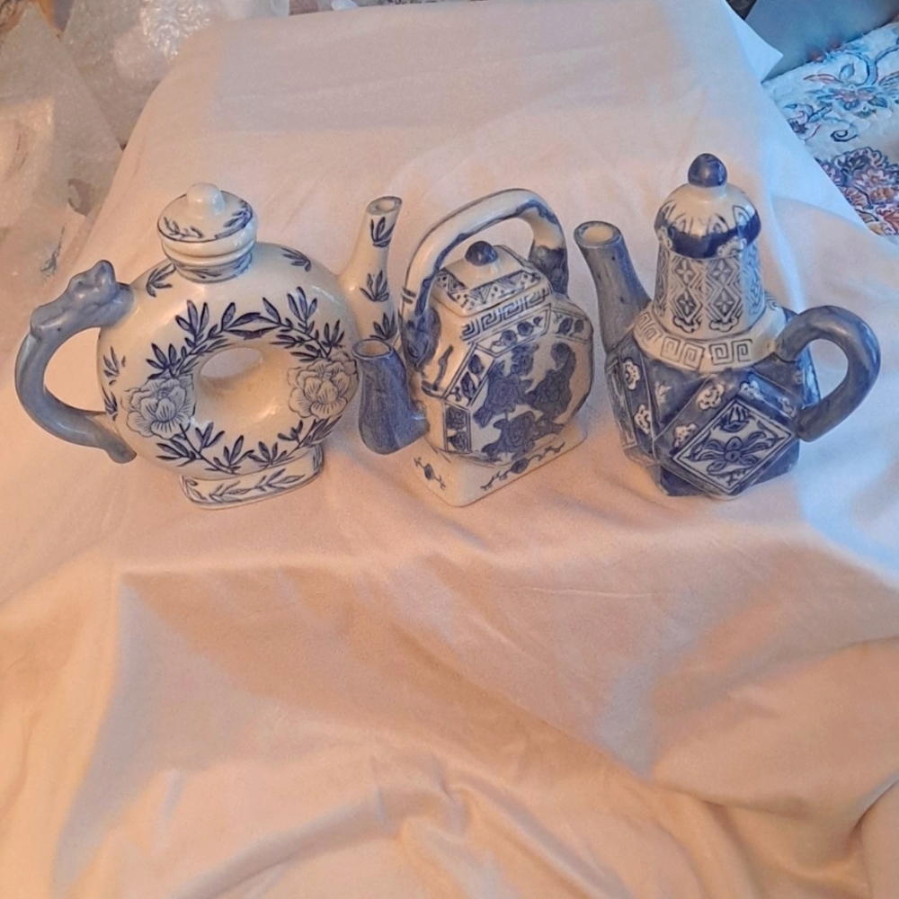 Antique Decorative Mini 3pc Teapot Set